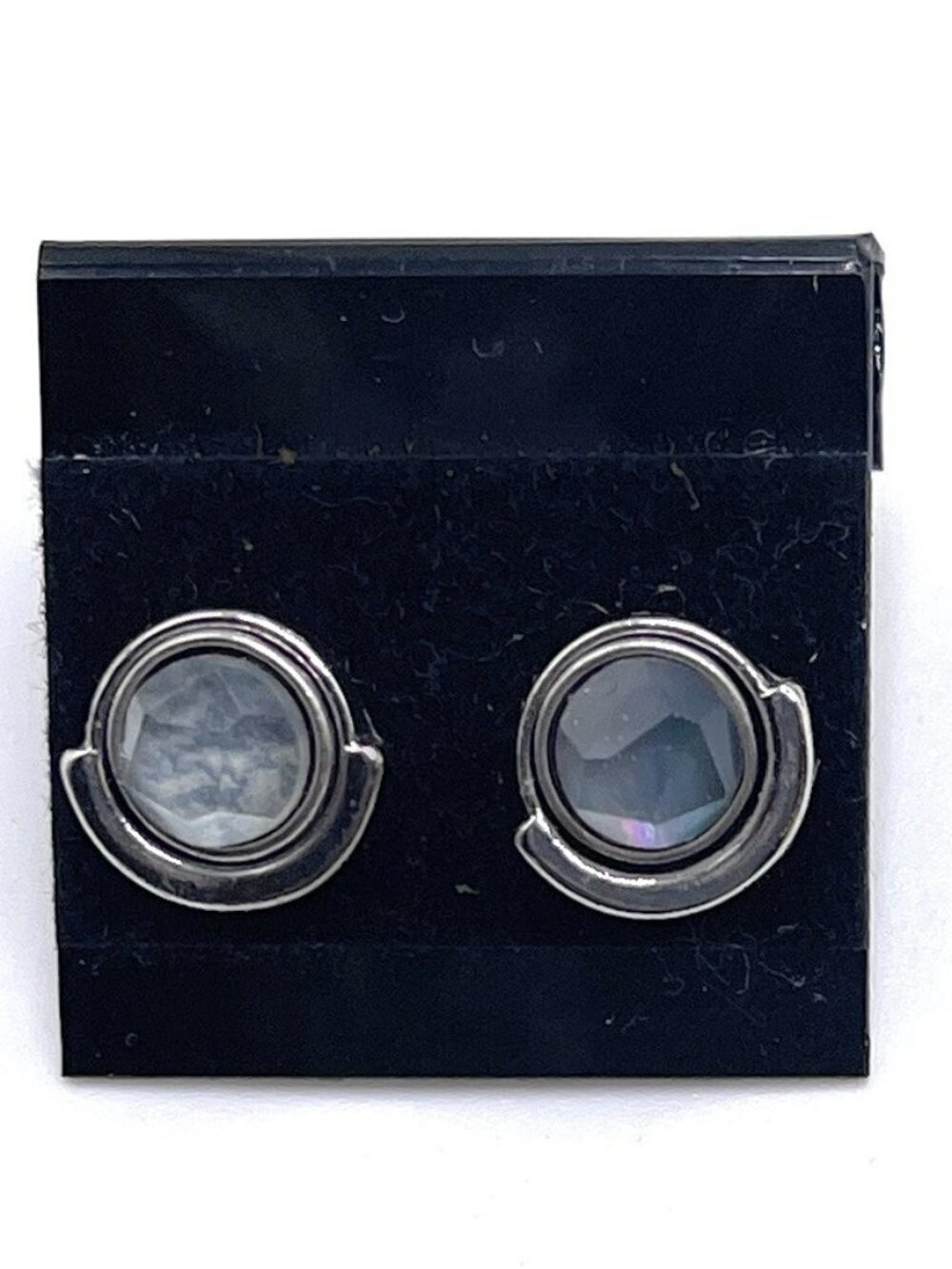 Cape Moderne Chloe + Isabel Post earrings # 5401